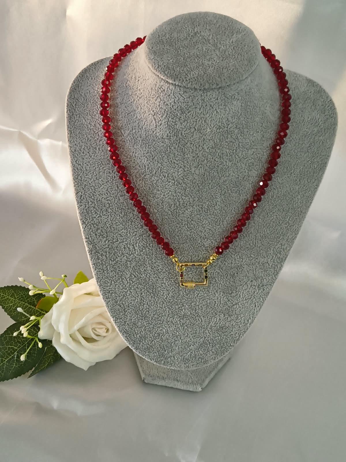 Collar Cristal Rojo & Mosquetón Dorado